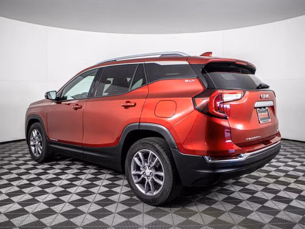 2023 GMC Terrain SLT Lower Image 3