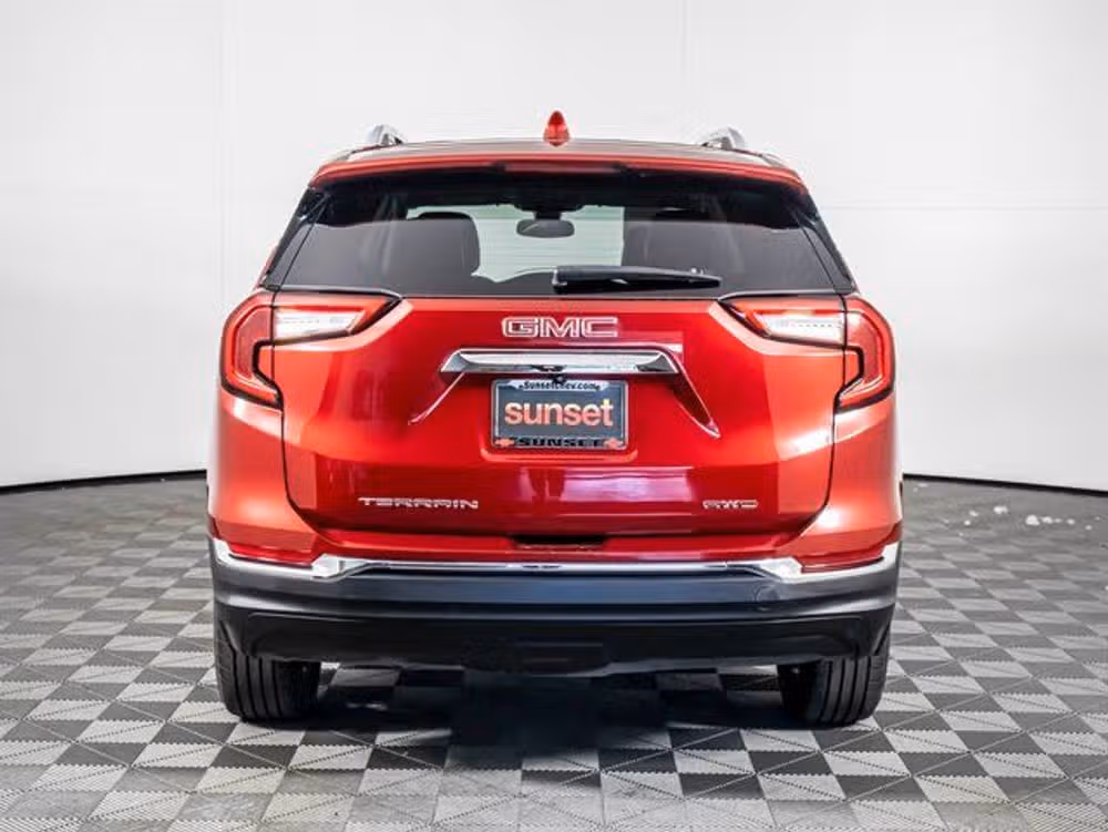 2023 GMC Terrain SLT Image 4