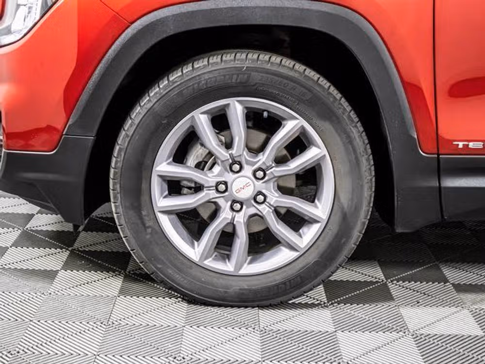2023 GMC Terrain SLT Image 8