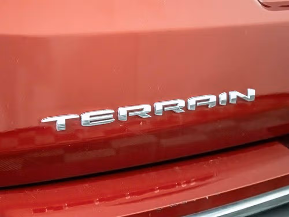2023 GMC Terrain SLT Image 11