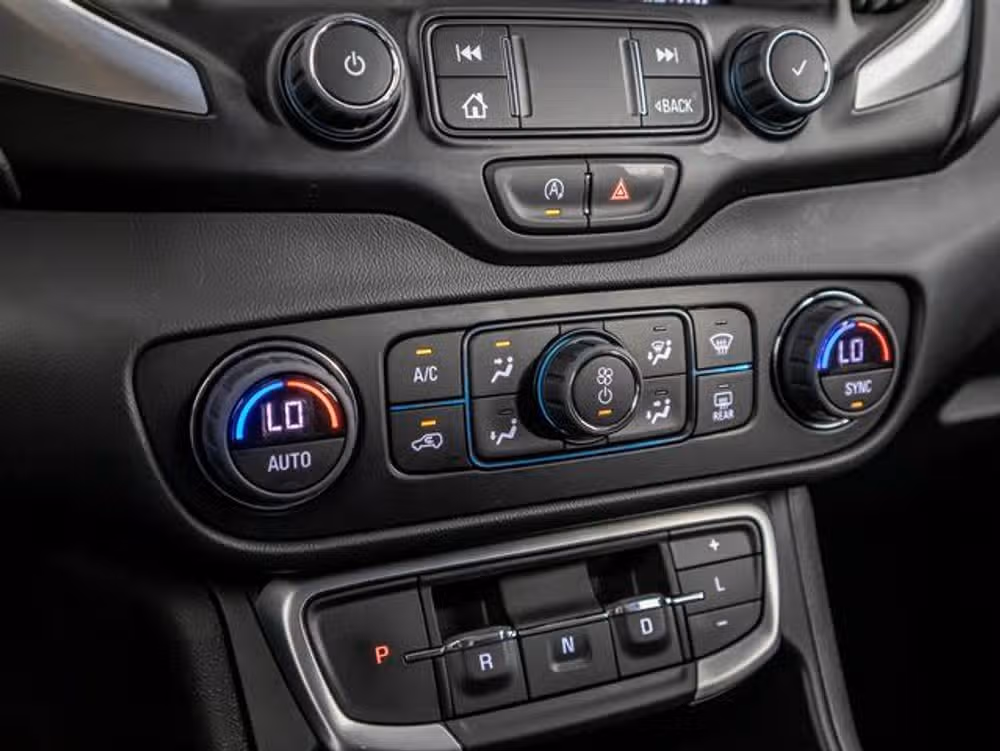 2023 GMC Terrain SLT Image 24