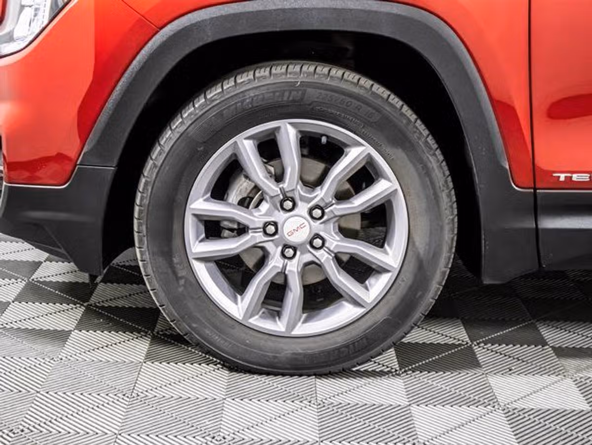 2023 GMC Terrain SLT Image 8