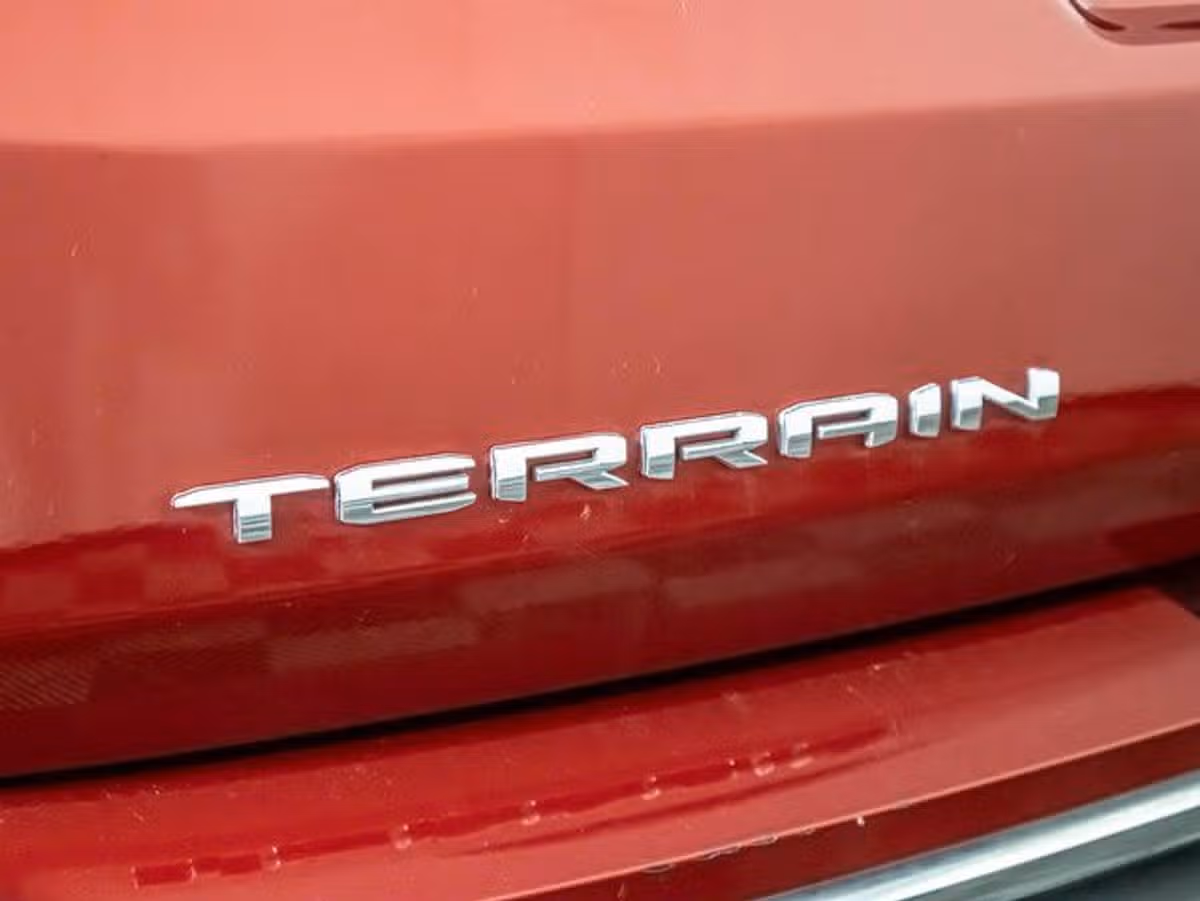 2023 GMC Terrain SLT Image 11