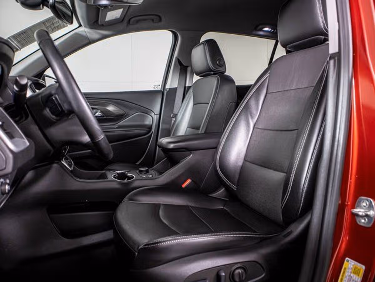 2023 GMC Terrain SLT Image 14