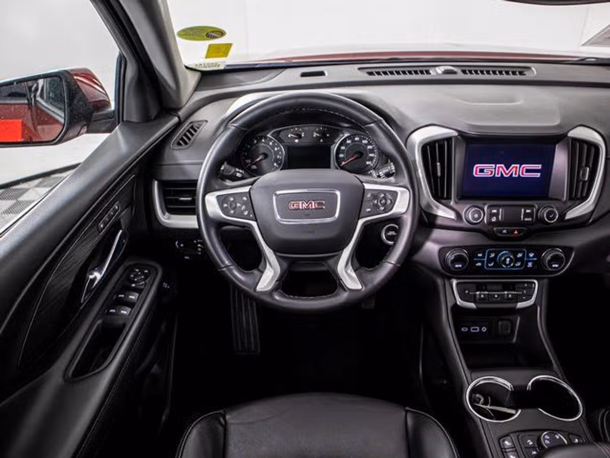 2023 GMC Terrain SLT Image 17