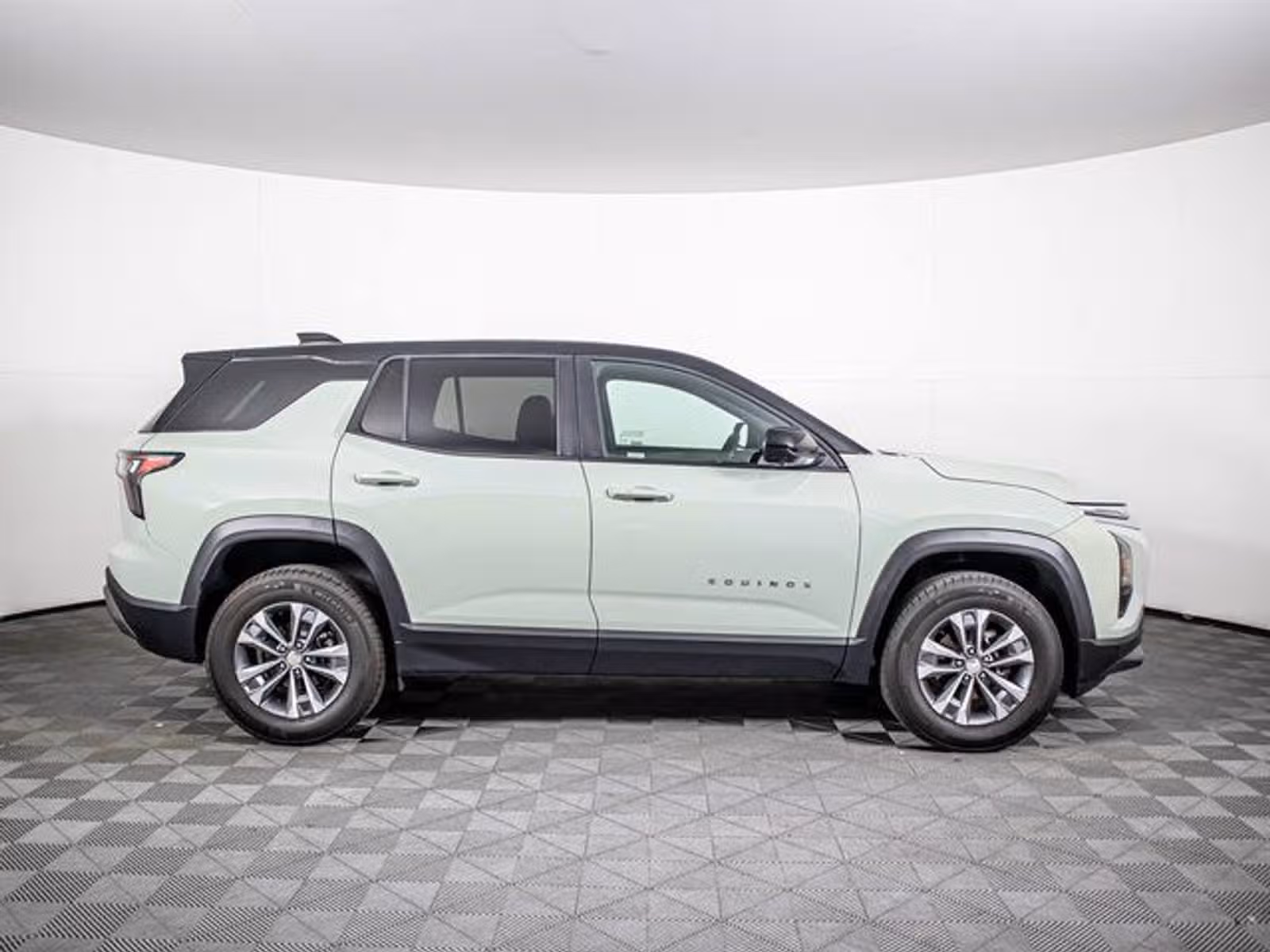 2026 Chevrolet Equinox LT Upper Image 2