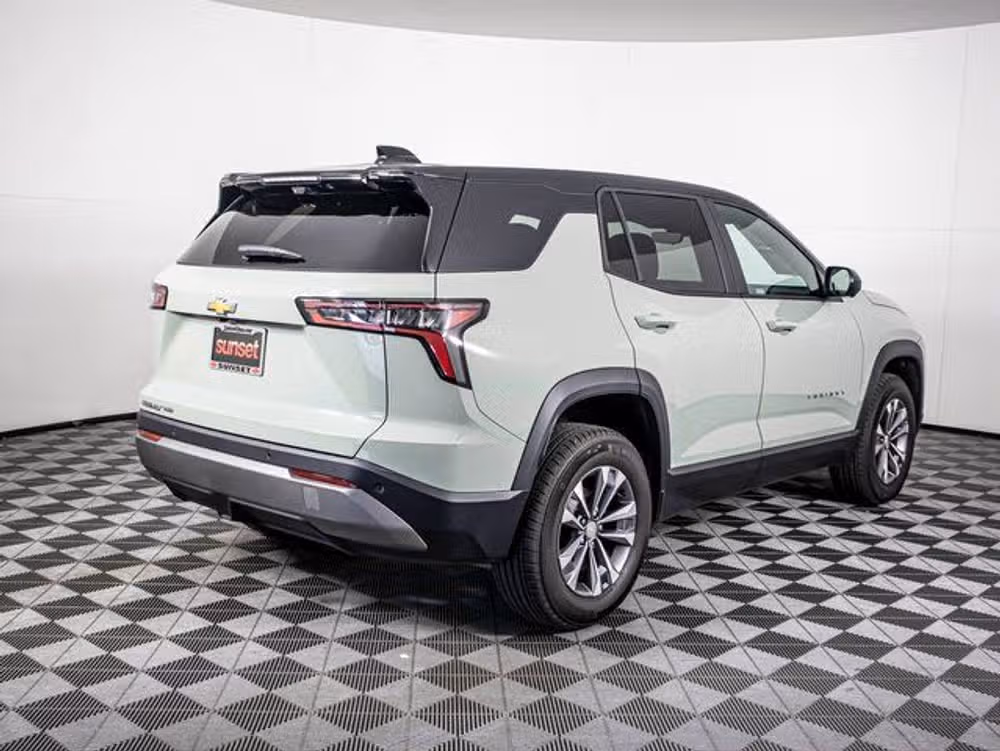 2026 Chevrolet Equinox LT Image 3