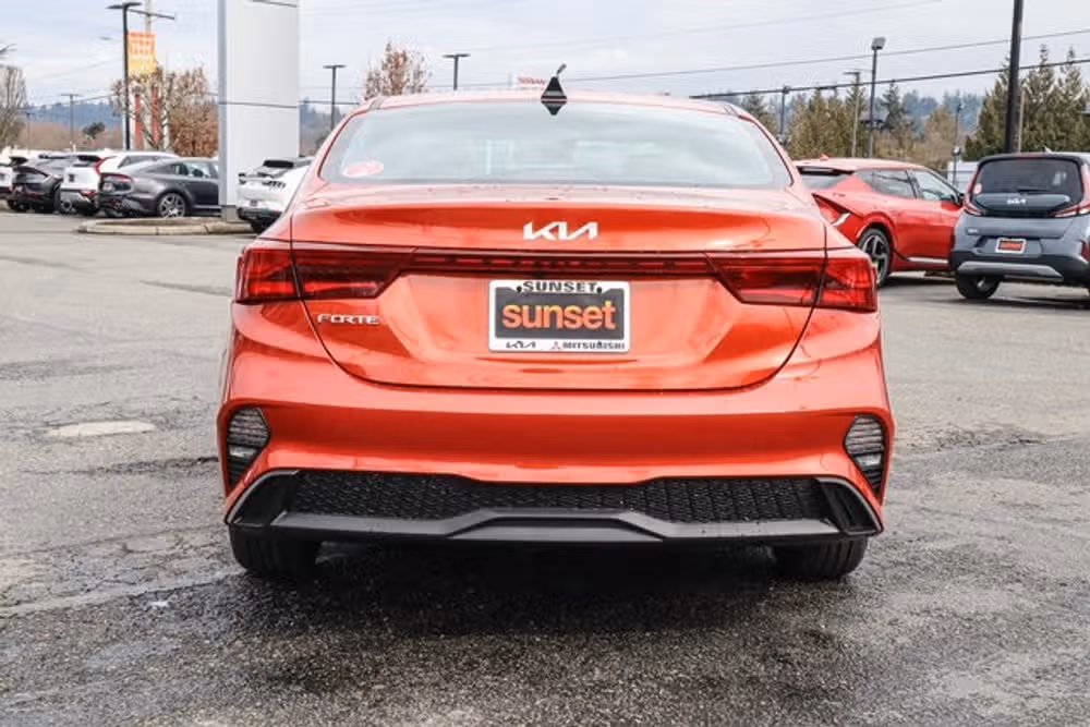 2023 Kia Forte LXS Image 5