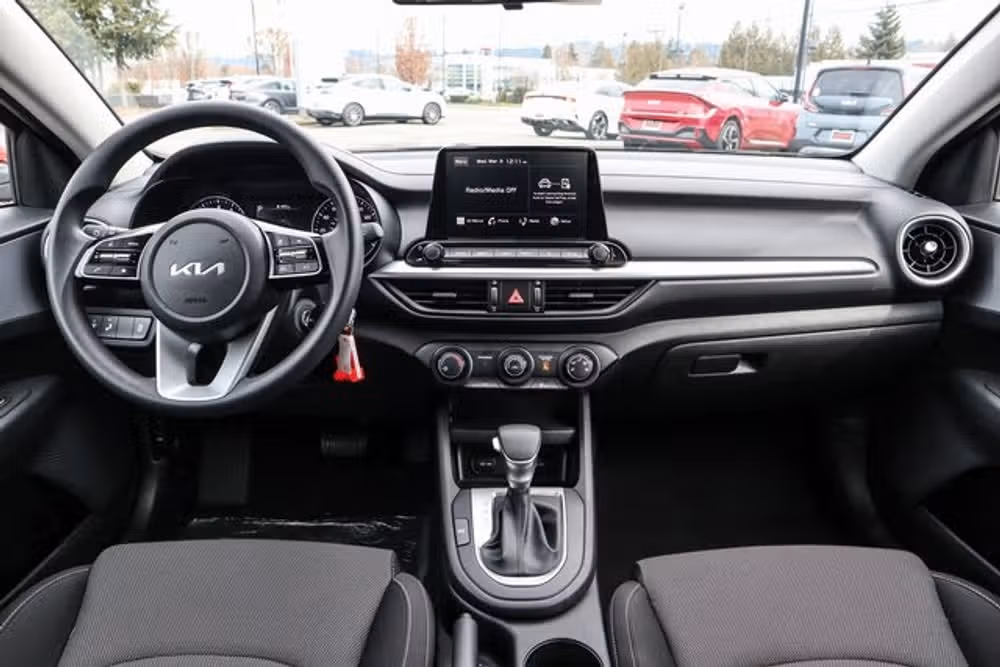 2023 Kia Forte LXS Image 13
