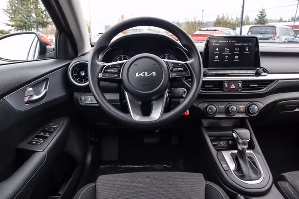 2023 Kia Forte LXS Image 19
