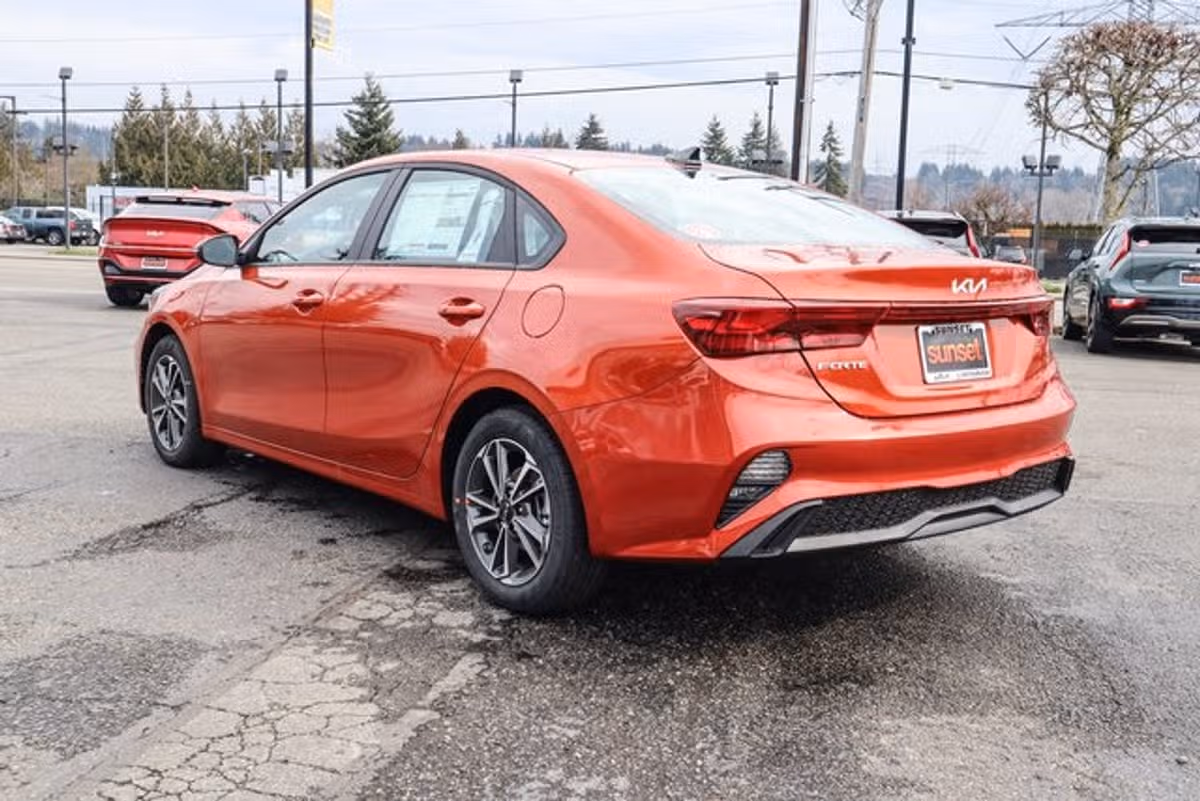 2023 Kia Forte LXS Image 6