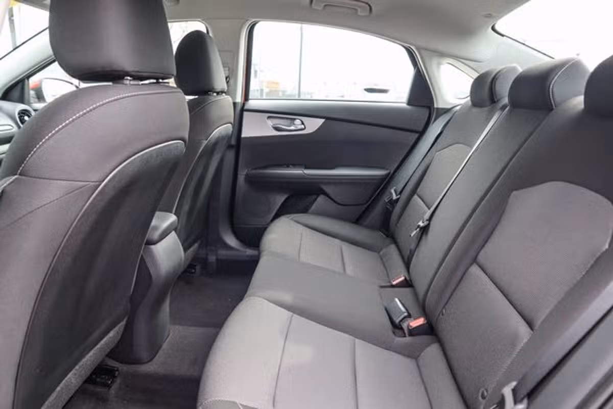 2023 Kia Forte LXS Image 12