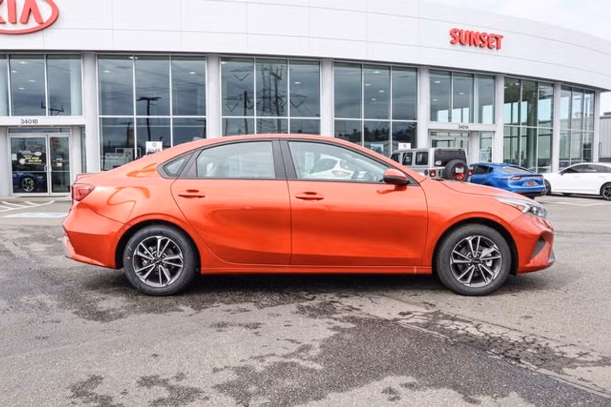2023 Kia Forte LXS Image 2