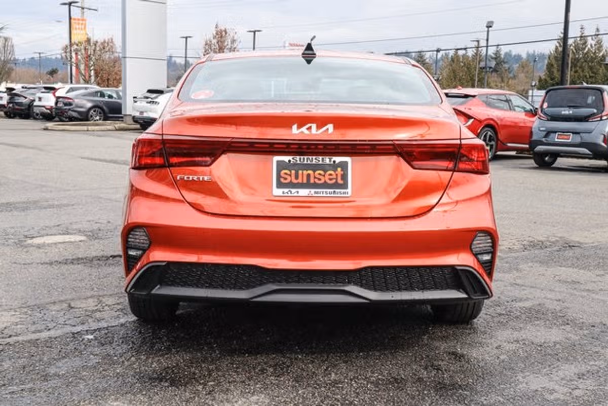2023 Kia Forte LXS Image 5