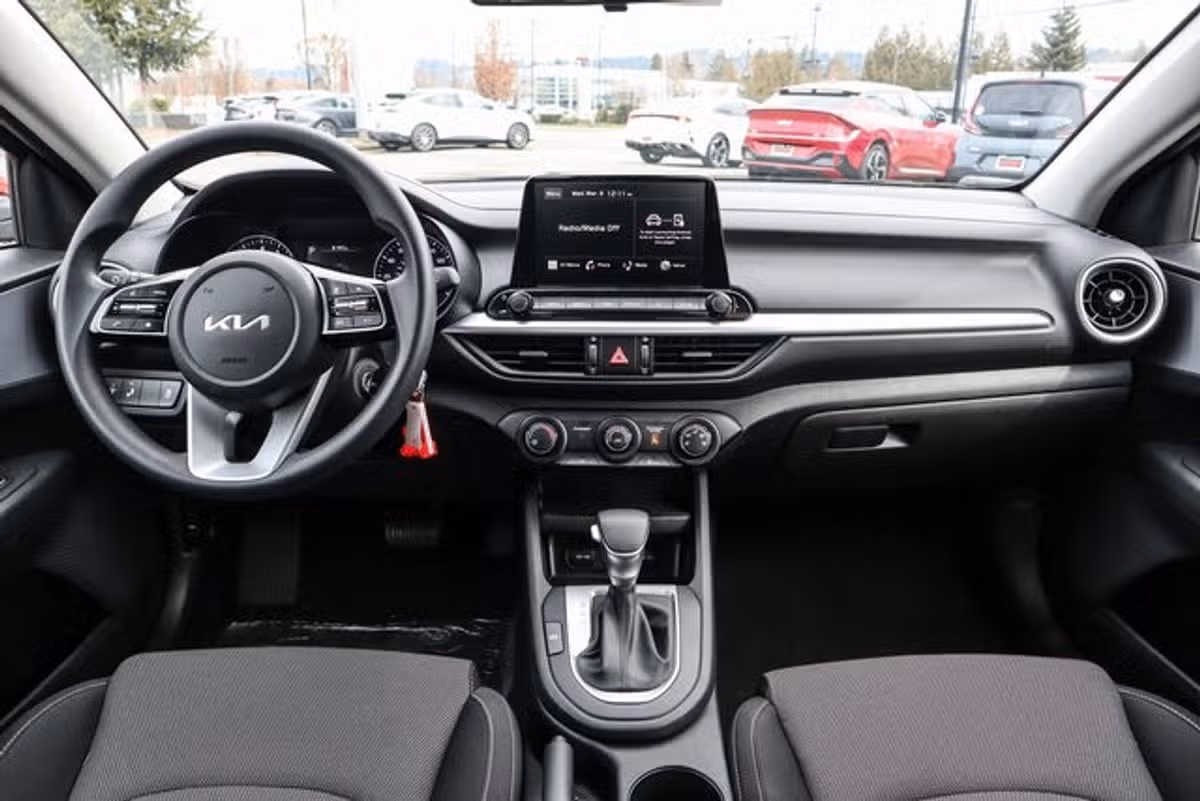 2023 Kia Forte LXS Image 13