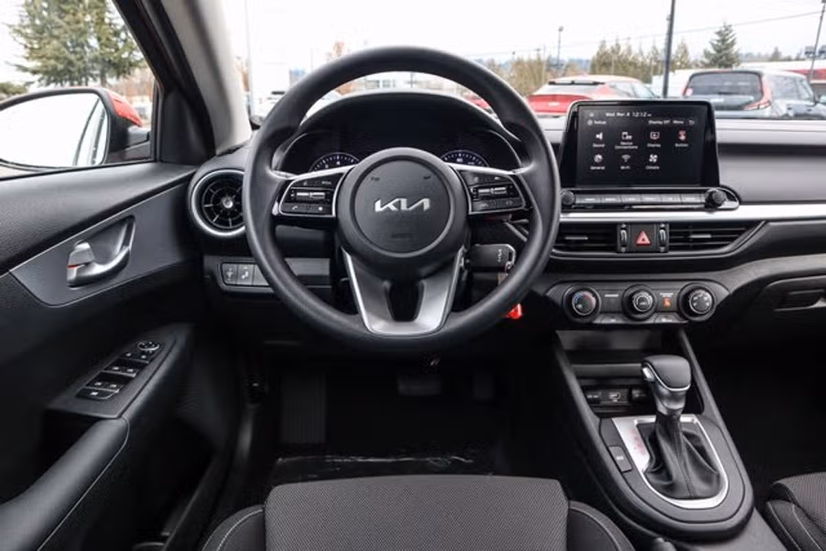 2023 Kia Forte LXS Image 19