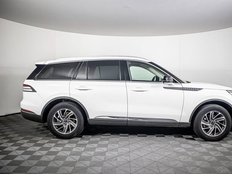2021 Lincoln Aviator Standard Upper Image 2