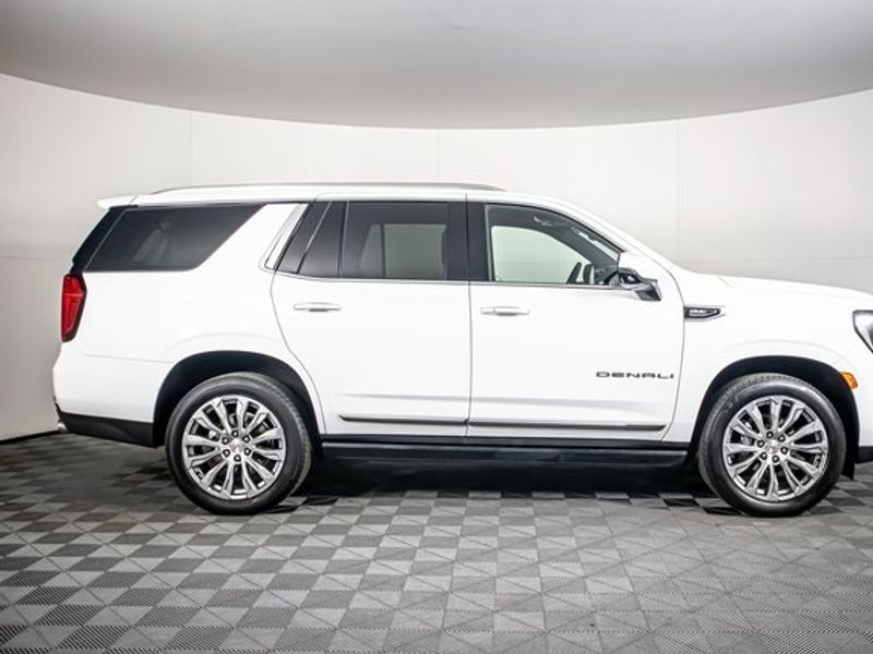 2023 GMC Yukon Denali Upper Image 2