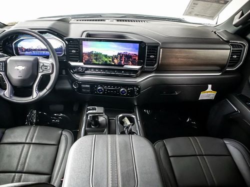 2023 Chevrolet Silverado 1500 High Country Crew Cab Lower Image 3