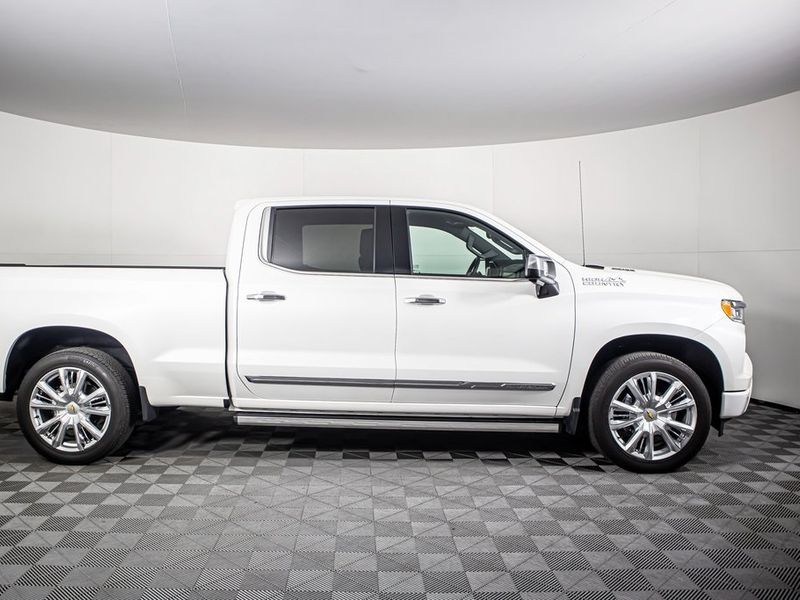 2023 Chevrolet Silverado 1500 High Country Crew Cab Upper Image 2