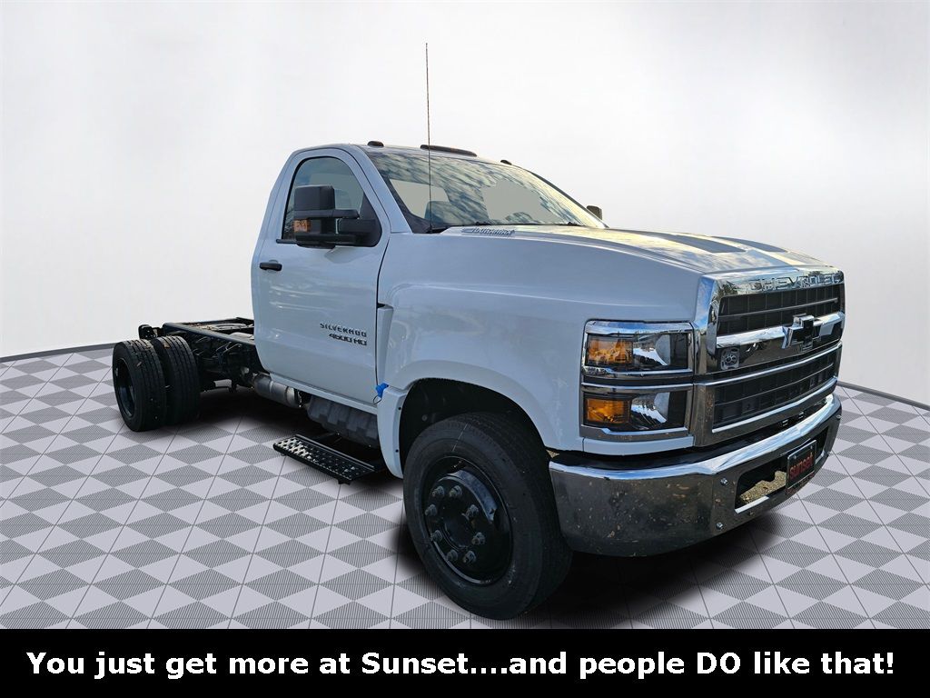 2024 Chevrolet Silverado 4500 Medium Duty Chassis Cab Work Truck's photo