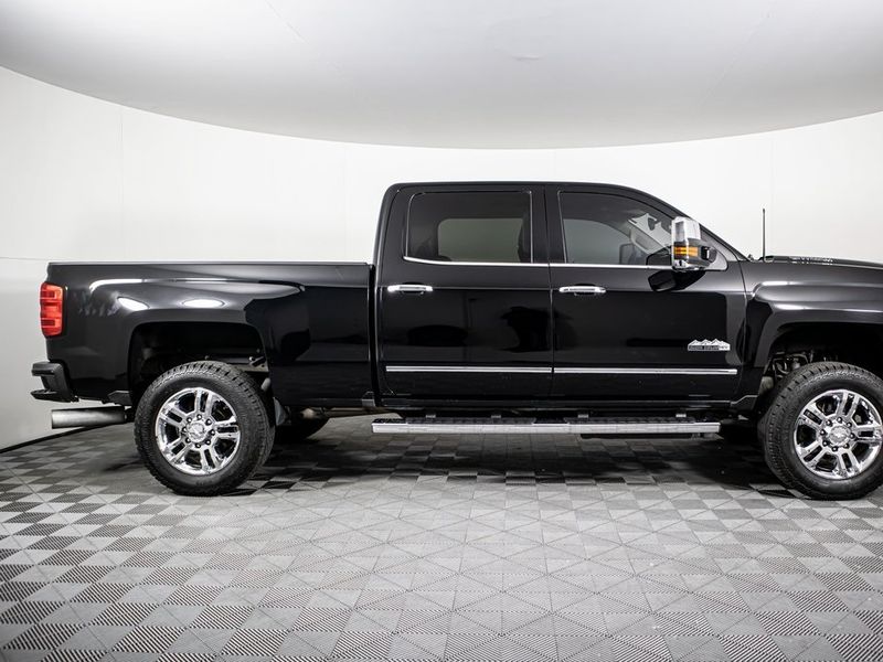 2016 Chevrolet Silverado 2500HD High Country Crew Cab Upper Image 2