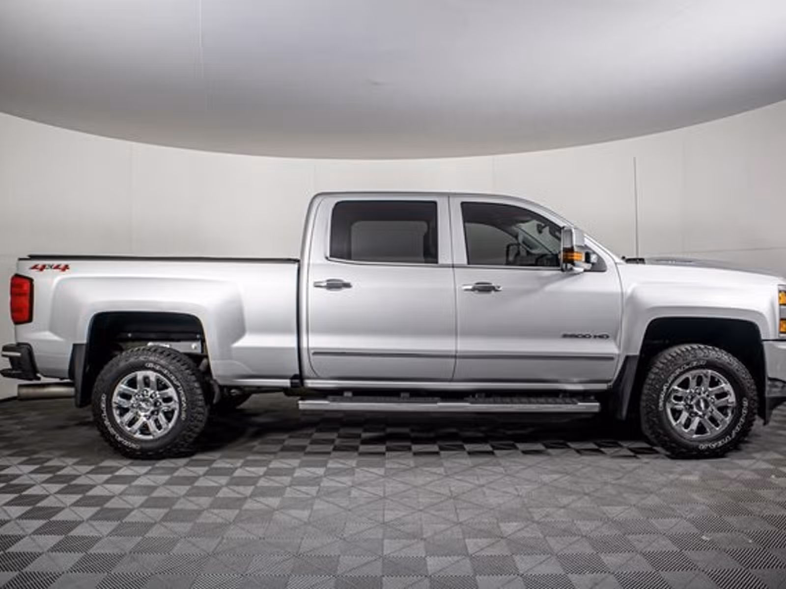 2018 Chevrolet Silverado 2500HD LTZ Crew Cab Upper Image 2