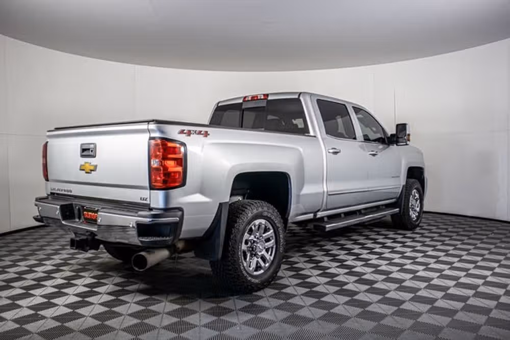 2018 Chevrolet Silverado 2500HD LTZ Crew Cab Image 3