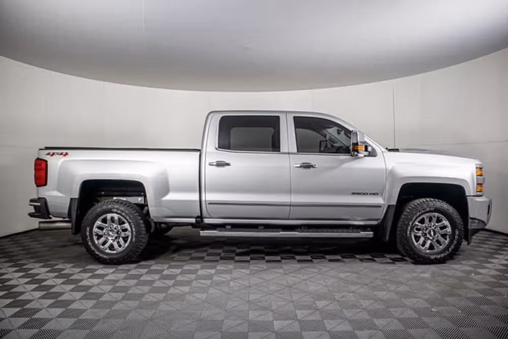 2018 Chevrolet Silverado 2500HD LTZ Crew Cab Image 2