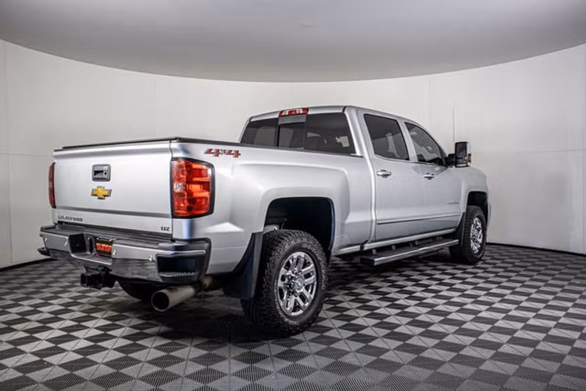 2018 Chevrolet Silverado 2500HD LTZ Crew Cab Image 3