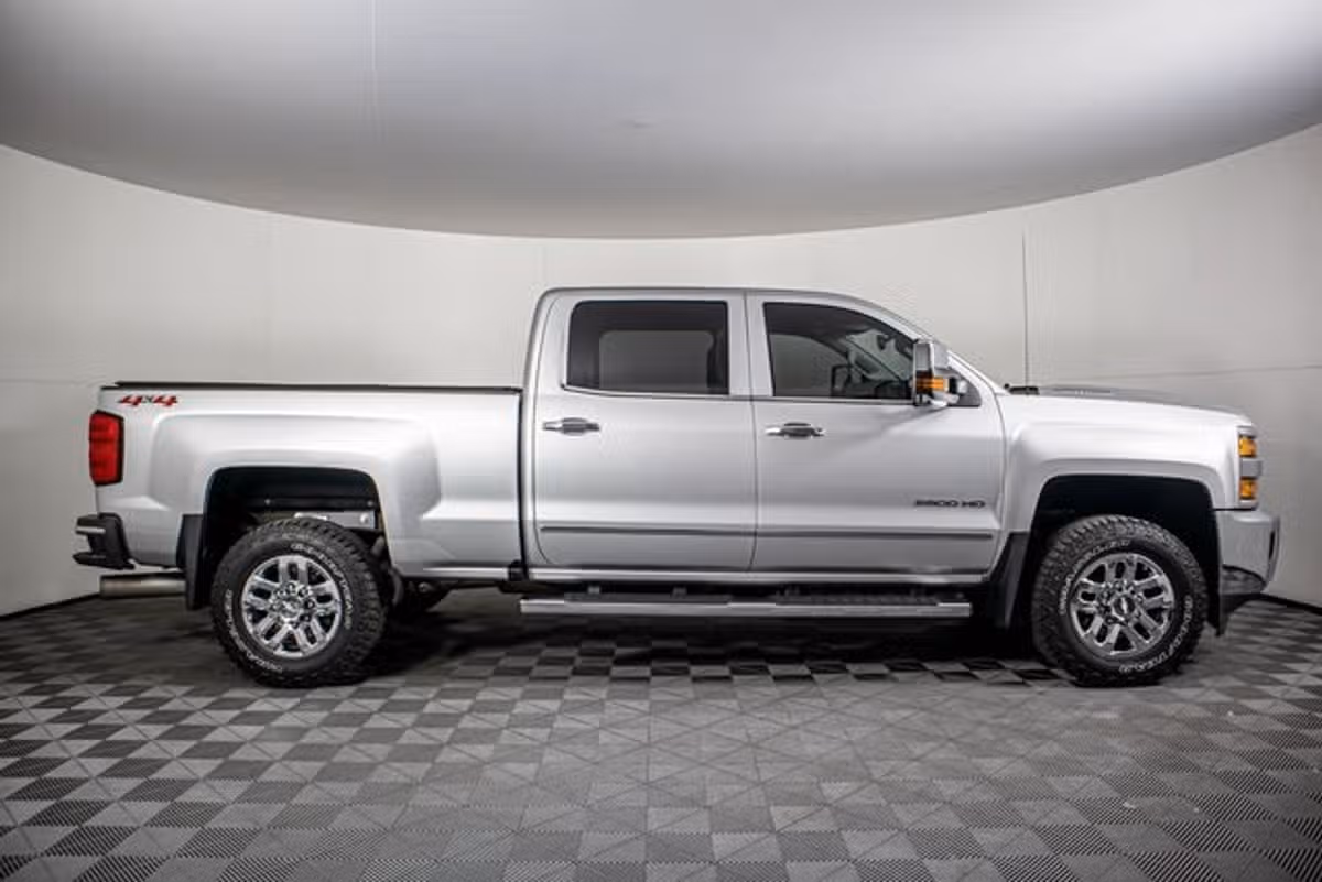 2018 Chevrolet Silverado 2500HD LTZ Crew Cab Image 2