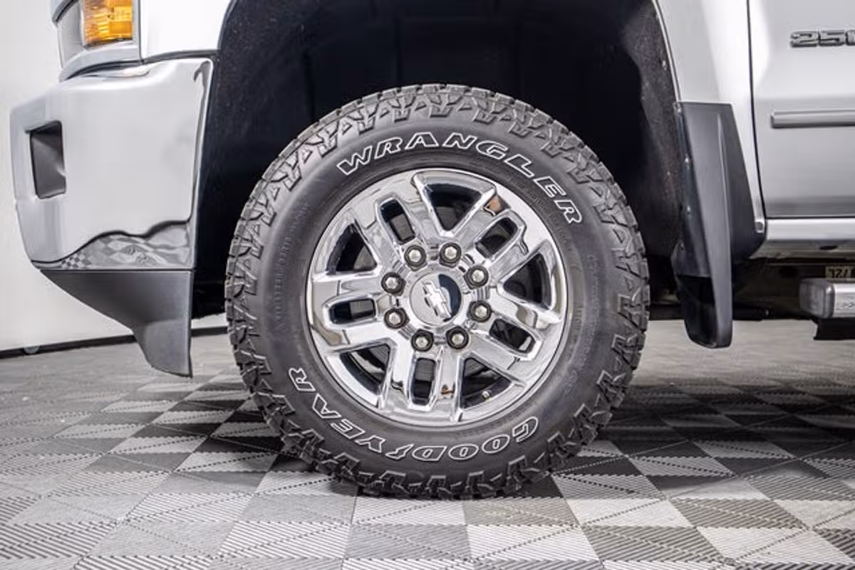 2018 Chevrolet Silverado 2500HD LTZ Crew Cab Image 11