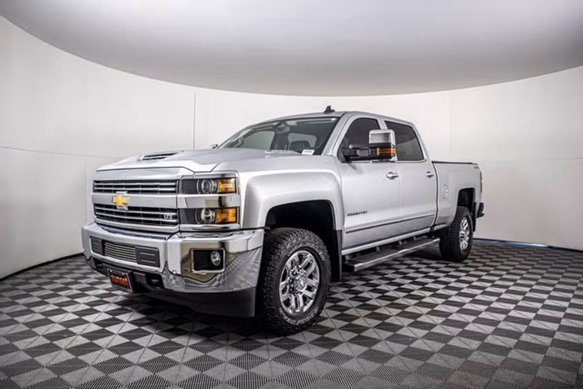 2018 Chevrolet Silverado 2500HD LTZ Crew Cab Image 9