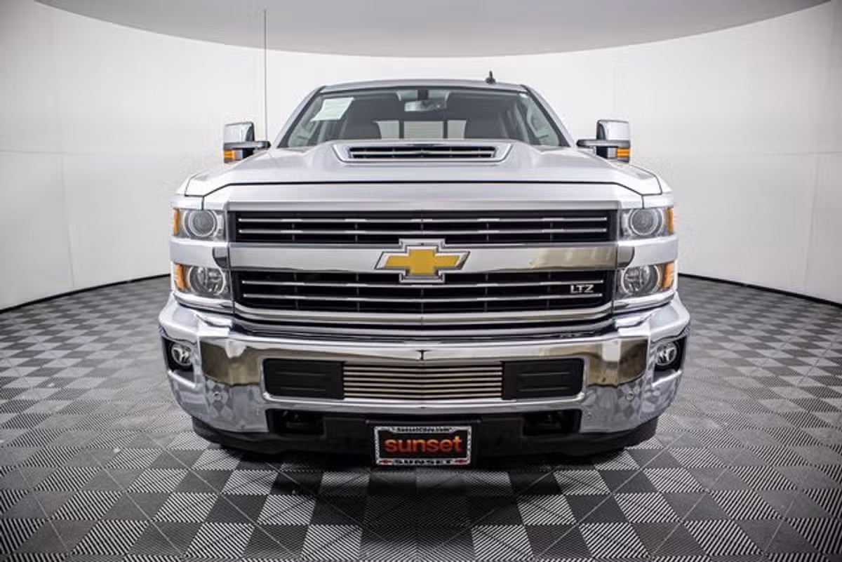 2018 Chevrolet Silverado 2500HD LTZ Crew Cab Image 10
