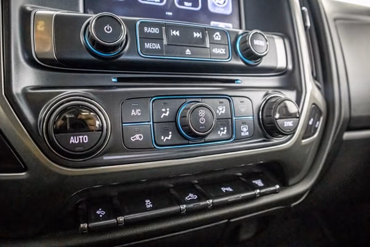 2018 Chevrolet Silverado 2500HD LTZ Crew Cab Image 32
