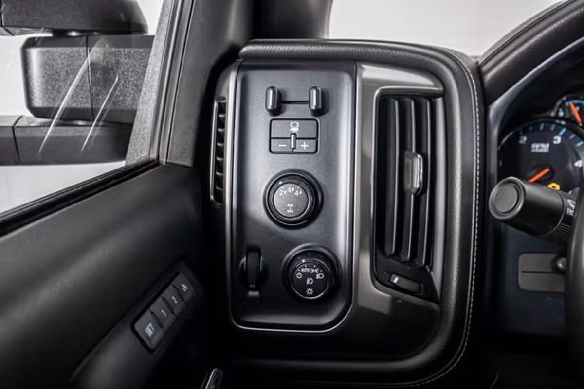 2018 Chevrolet Silverado 2500HD LTZ Crew Cab Image 27