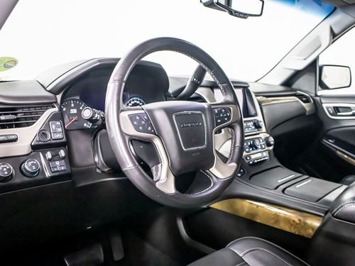 2017 GMC Yukon Denali Lower Image 3