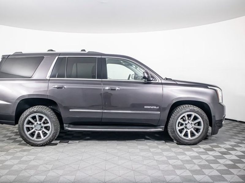 2017 GMC Yukon Denali Upper Image 2