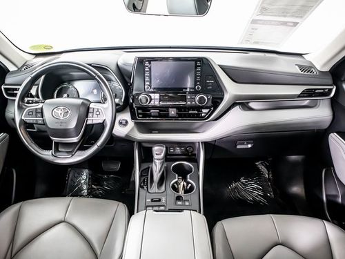 2022 Toyota Highlander XLE Lower Image 3