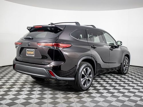 2022 Toyota Highlander XLE Lower Image 1