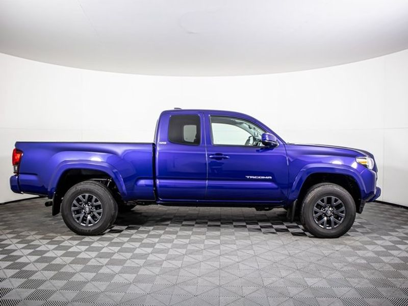 2022 Toyota Tacoma SR5 V6 Access Cab Upper Image 2