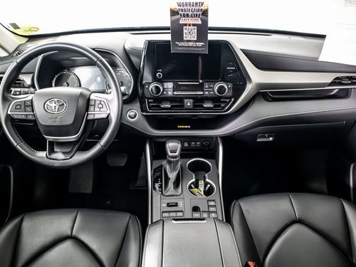 2024 Toyota Highlander XLE Lower Image 3
