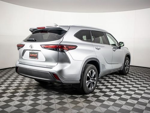 2024 Toyota Highlander XLE Lower Image 1