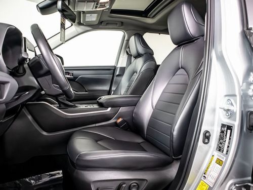 2024 Toyota Highlander XLE Lower Image 2
