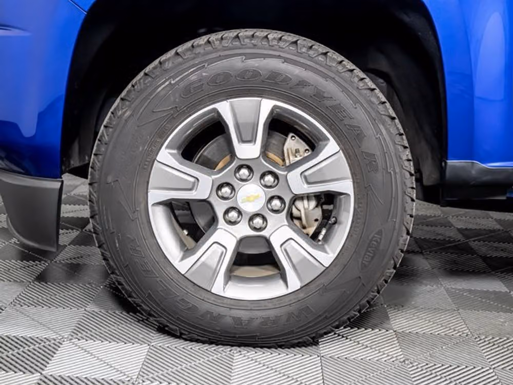 2019 Chevrolet Colorado Z71 Crew Cab Lower Image 3