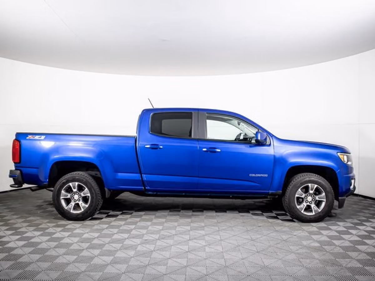 2019 Chevrolet Colorado Z71 Crew Cab Image 2
