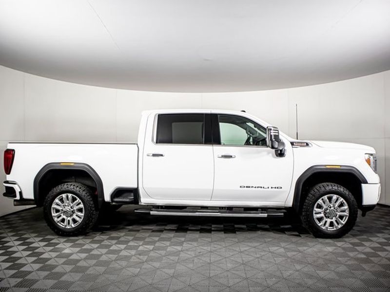 2022 GMC Sierra 3500HD Denali Crew Cab Upper Image 2