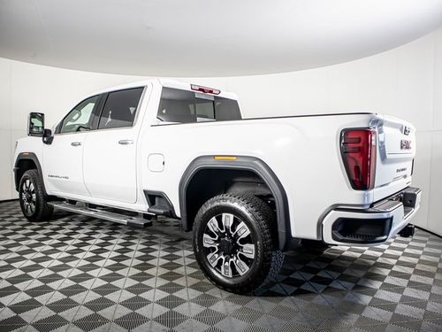 2025 GMC Sierra 3500HD Denali Crew Cab Lower Image 3