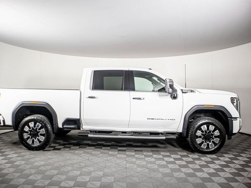 2025 GMC Sierra 3500HD Denali Crew Cab Upper Image 2