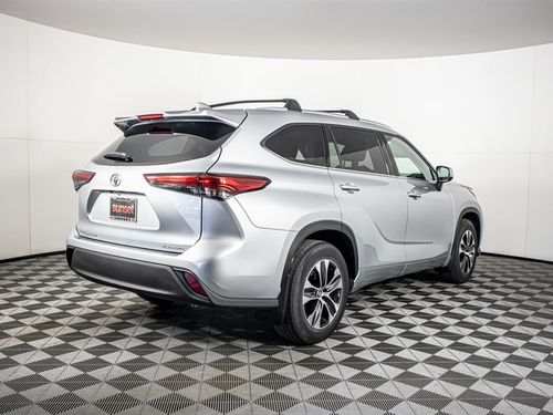 2020 Toyota Highlander XLE Lower Image 1
